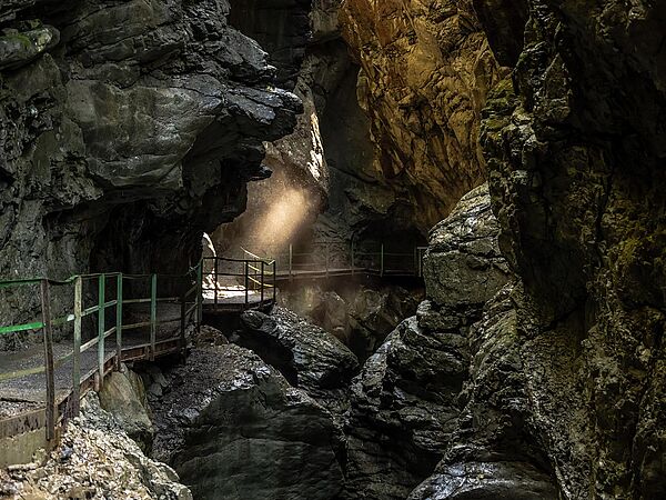 Blick ins Innere der Klamm Blick ins Innere der Klamm mit ihren Felswänden und Stegen