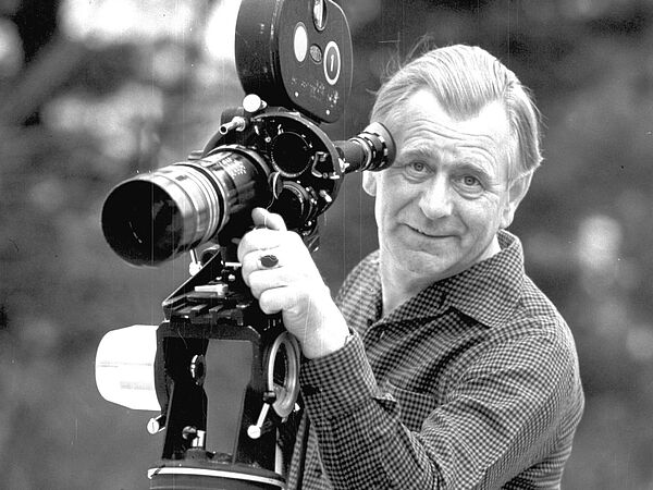 Heinz Sielmann mit Kamera
