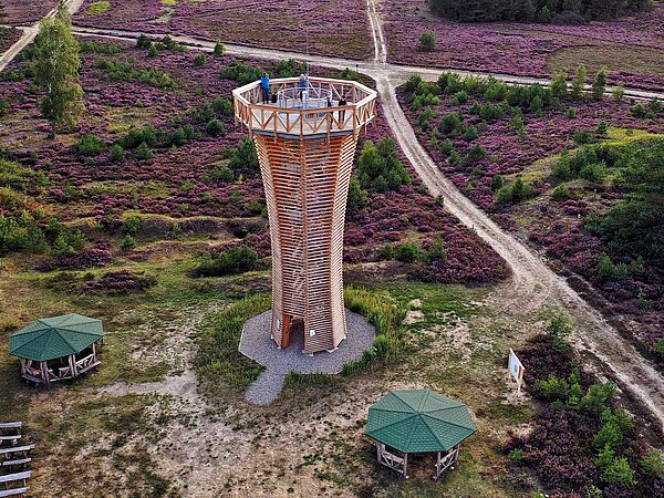 Luftaufnahme vom Heideturm auf dem Heinz-Sielmann-Hügel in der Kyritz-Ruppiner Heide